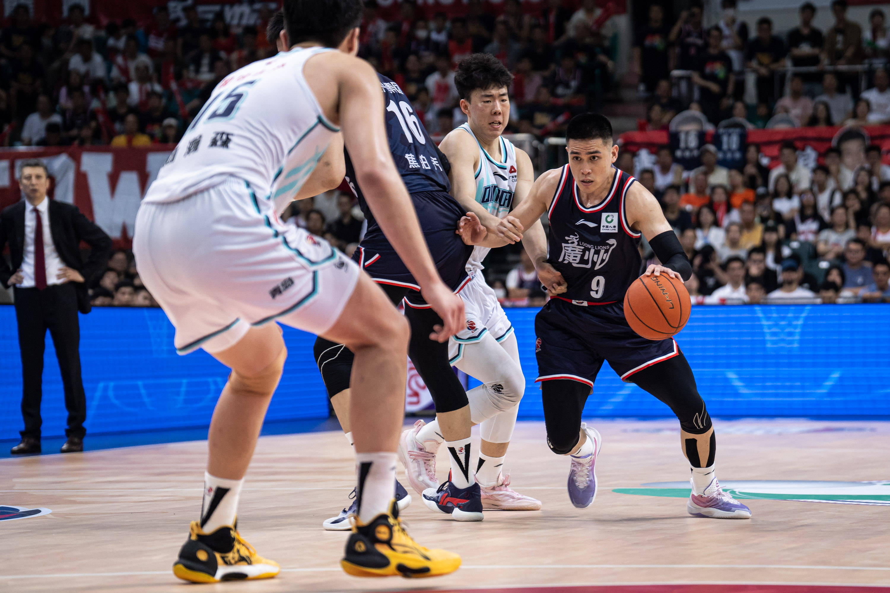 关于转折点！金州勇士回应争议，CBA季后赛关键战攻防权衡，更衣室稳定，阵容厚度经受考验的信息