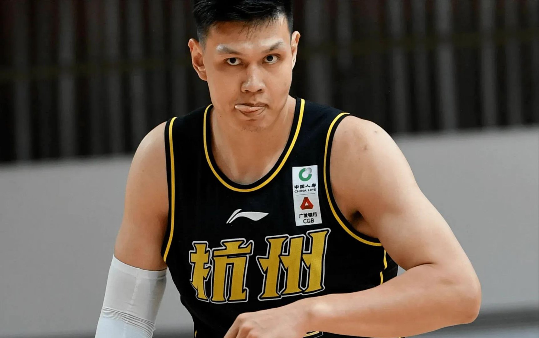 爱游戏体育竞猜关于CBA常规赛关键时刻再迎强敌；多伦多猛龙战术微调；主帅态度：气氛紧张；训练强度明显提升的信息