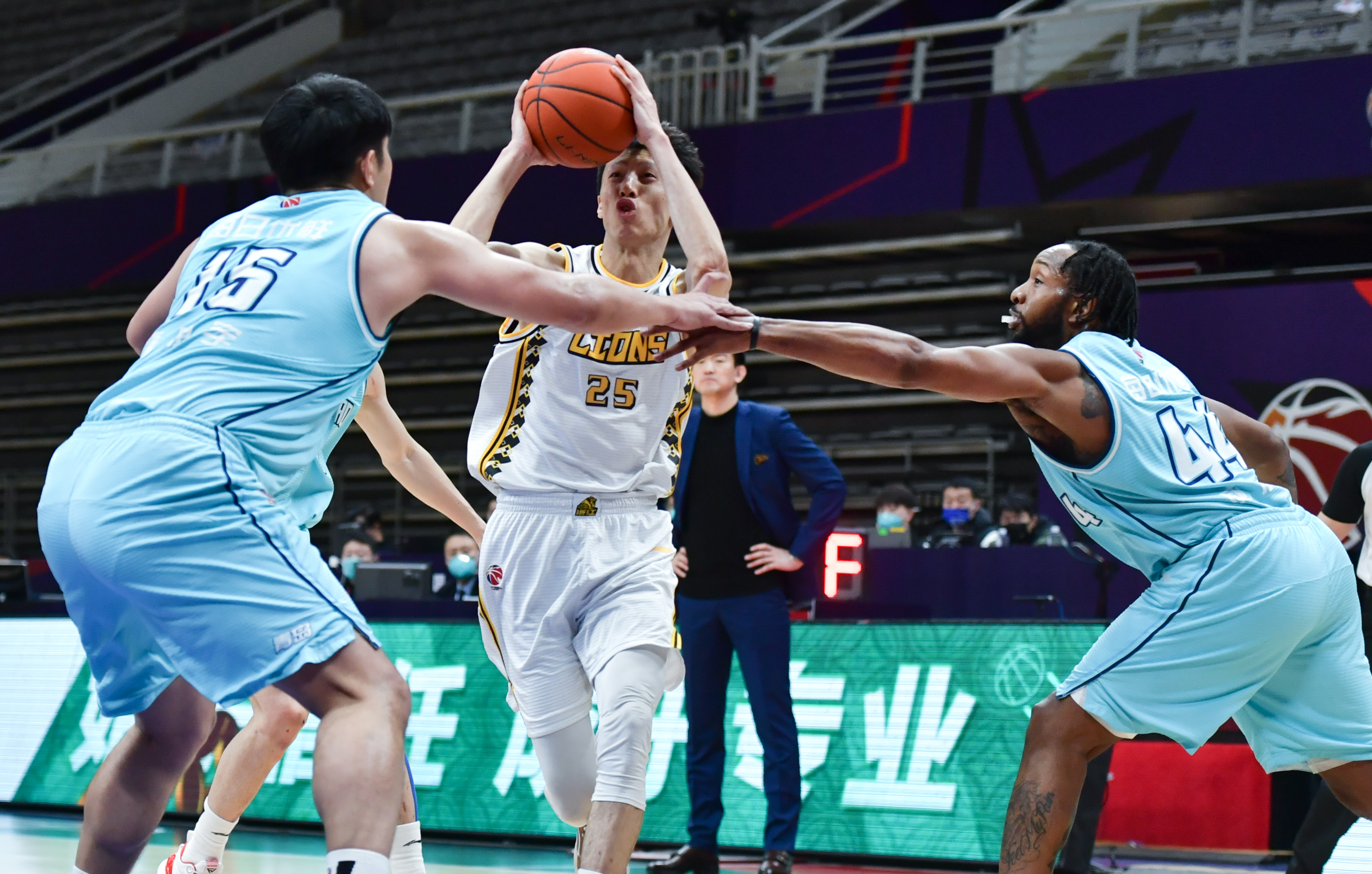 CBA季后赛今夜走向成谜，明尼苏达森林狼战术微调，更衣室稳定，医务组通报恢复的简单介绍