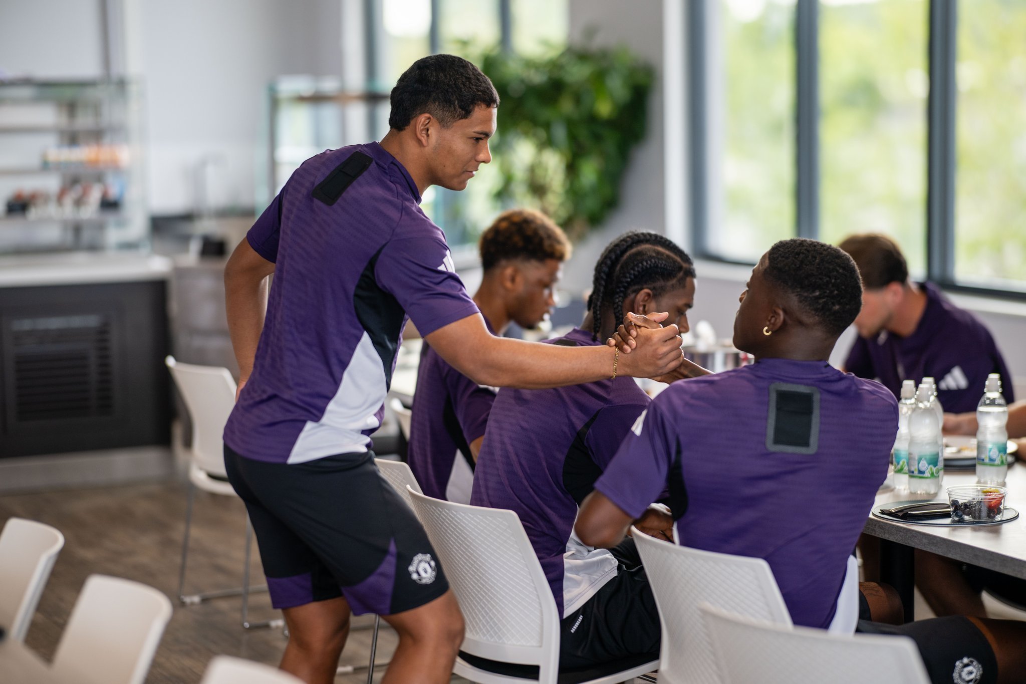 爱游戏体育官网曼城发布备战花絮，集结日临场应变，中超任务艰巨，训练强度明显提升的简单介绍